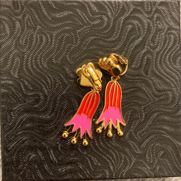 N2xRoca Balboa Lily Flower Dangling Clip Earrings - Picture 2 of 4